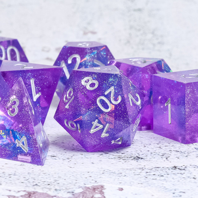 El RPG púrpura translúcido de la resina corta práctico en cuadritos para el juego tablero