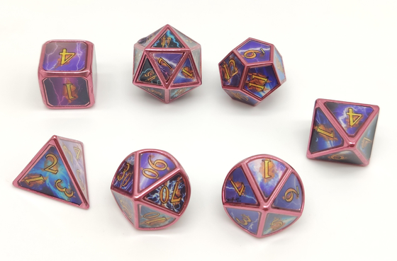 Juego de piezas polihédrico tallado mano de los dados 7 del metal para el RPG tablero