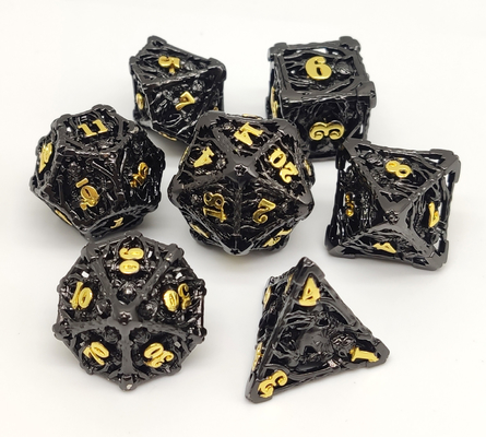 La mano práctica del sistema de los dados del RPG del metal pulió para el juego de DND y de MTG