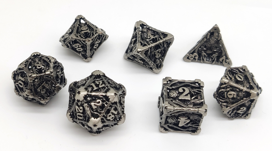 El metal hecho a mano que el mini RPG corta el oro de 7 juegos de piezas en cuadritos plateó superficial