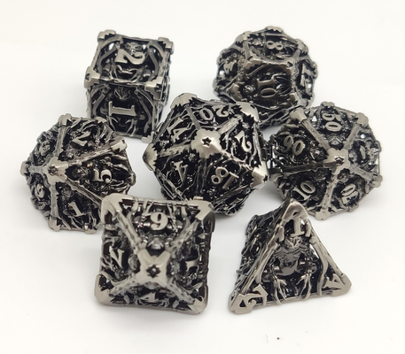 El metal hecho a mano que el mini RPG corta el oro de 7 juegos de piezas en cuadritos plateó superficial