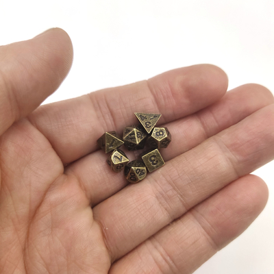 Juego de mesa o de cartas Mini juego de dados poliédrico mazmorras y dragones tallados a mano