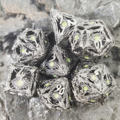 Los dados polihédricos afilan el artículo tallado mano translúcida de la piedra preciosa de la resina para Savage World