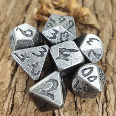 Mini juego de dados poliédricos de latón metálico, juego de dados de cobre, Manual de dados para juegos