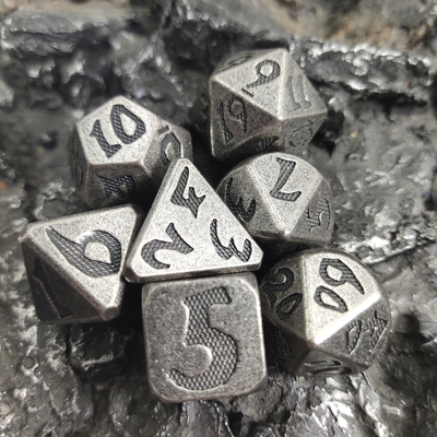 Mini juego de dados poliédricos de latón metálico, juego de dados de cobre, Manual de dados para juegos