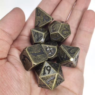 Juego de dados negros de cobre con bordes afilados limpios inodoro para colección poliédrica