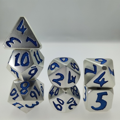 Dados de RPG vertidos a mano portátiles Dados poliédricos resistentes al desgaste pulidos a mano 7 Die