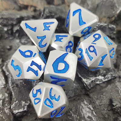 Juego de 7 piezas de lujo resistentes para dados poliédricos de verter a mano de mazmorra y dragón azul plateado para juego Rpg y Dnd