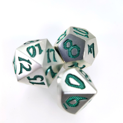 Juego de dados hechos a mano resistentes al desgaste de mini dados DND de aleación de zinc para DND o RPG