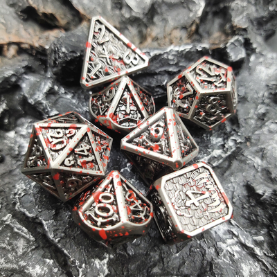 Juego de dados poliédricos de metal hechos a mano para juegos de rol plata y negro