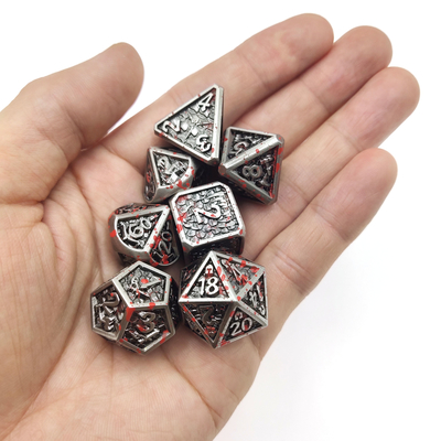 Juego de mesa Metal RPG Dados Limpios Bordes afilados Liqui Juegos de rol Juegos de dados