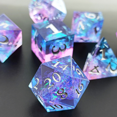 Los dados de resina púrpura 7PCS DND Dragón y mazmorra poliedro de filo afilado