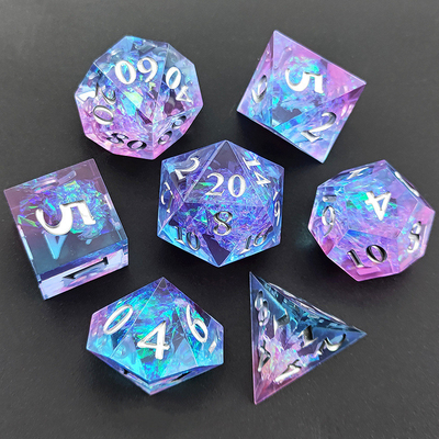 Los dados de resina púrpura 7PCS DND Dragón y mazmorra poliedro de filo afilado