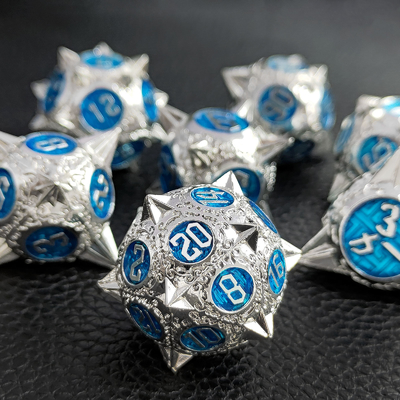 Un juego de dados de metal poliedro duradero Dragon And Dungeon 16mm Sparkle