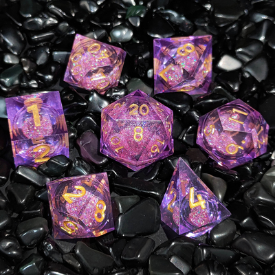 El juego de dados de resina multicolor de arena de flujo
