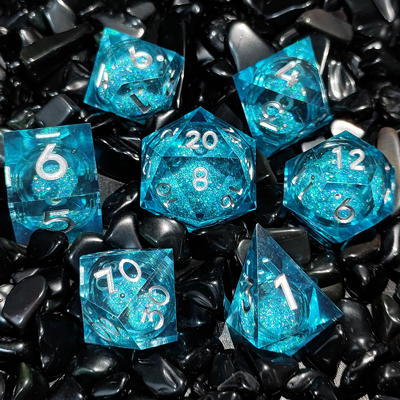 El juego de dados de resina multicolor de arena de flujo