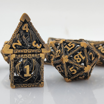 Conjunto de dados de metal huecos de múltiples caras D20 de corte afilado