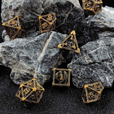 Conjunto de dados de metal huecos de múltiples caras D20 de corte afilado