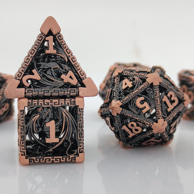 Conjunto de dados de metal huecos de múltiples caras D20 de corte afilado