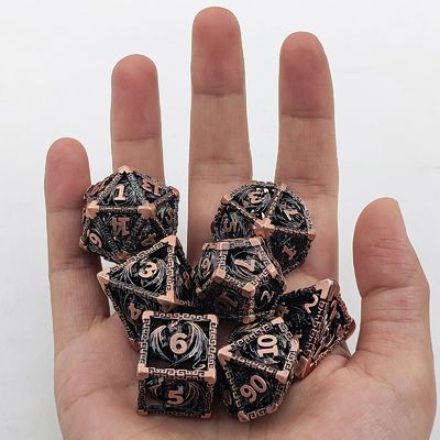 Conjunto de dados de metal huecos de múltiples caras D20 de corte afilado