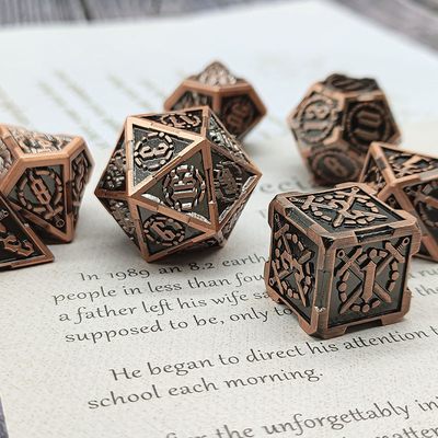 Espada Metal RPG dados mano pulida Cruzu mazmorra y largo DND #