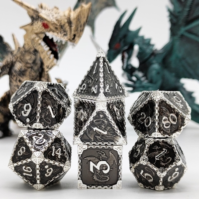 RPG de metal de múltiples facetas Dados Dragón volador Sólido Dragón liso DND