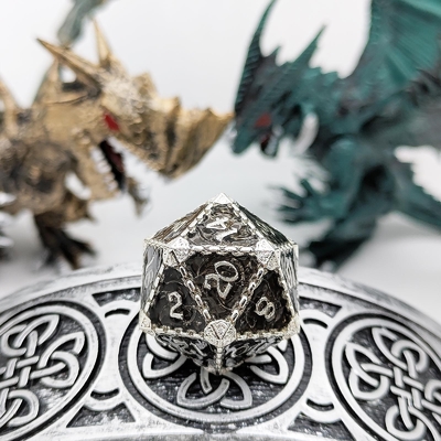 RPG de metal de múltiples facetas Dados Dragón volador Sólido Dragón liso DND
