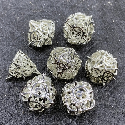 Espinas juego de dados de metal hueco Kusalu RPG dragón y mazmorra DND
