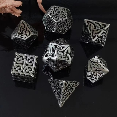 Interrelacionado Hollow DND RPG Metal Dice Dragon y juego de mesa de la ciudad subterránea