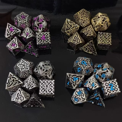 Interrelacionado Hollow DND RPG Metal Dice Dragon y juego de mesa de la ciudad subterránea