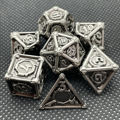Juego de escritorio portátil de dados de metal multi-cara Dnd Rpg Coc