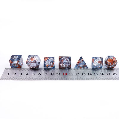 Juego de escritorio multifacético de resina natural de oro de papel gris Dice Border Gate