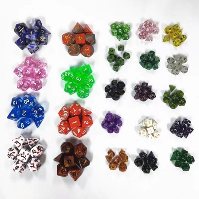 Conjunto de dados de juego de escritorio de mini resina de color caramelo
