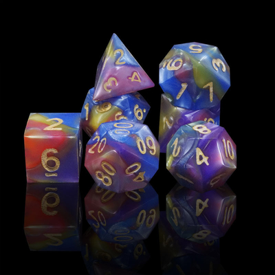 Tres colores de resina de mármol Rpg dados con logotipo universal