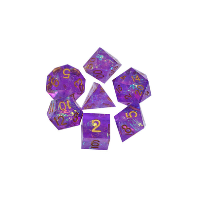 Los personajes de rosas de color y rayas de resina juegan un juego de dados multi-noodle Dragon and Dungeon dnd dice