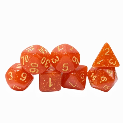 Oro brillante en polvo de resina naranja personaje jugando juego de mesa juego de dados dnd