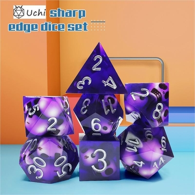 El juego de dados de resina de cráneo de cristal púrpura Dragon and Dungeon