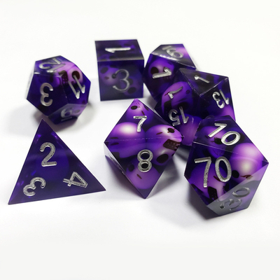 El juego de dados de resina de cráneo de cristal púrpura Dragon and Dungeon