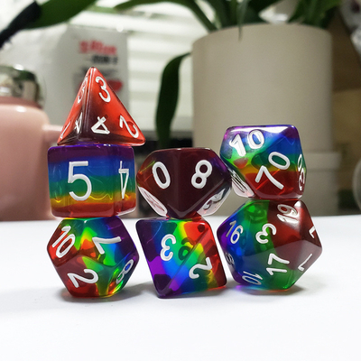 El juego de dados de la resina de cristal del arco iris