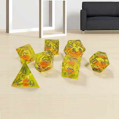 Resina de arena de flujo amarillo de dados poliédricos artesanía de manos 7PCS