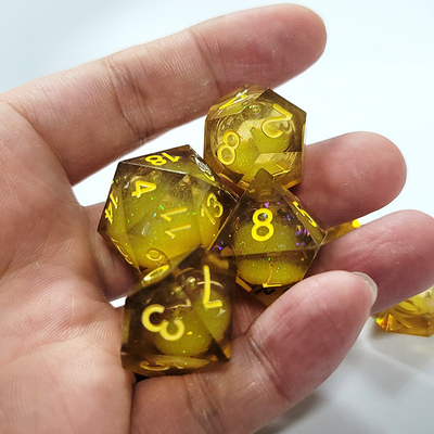 Resina de arena de flujo amarillo de dados poliédricos artesanía de manos 7PCS