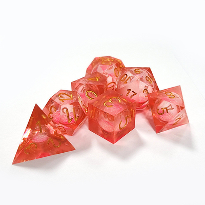 Resina de cristal rojo claro, dados poliédricos, sin sabor, no tóxicos