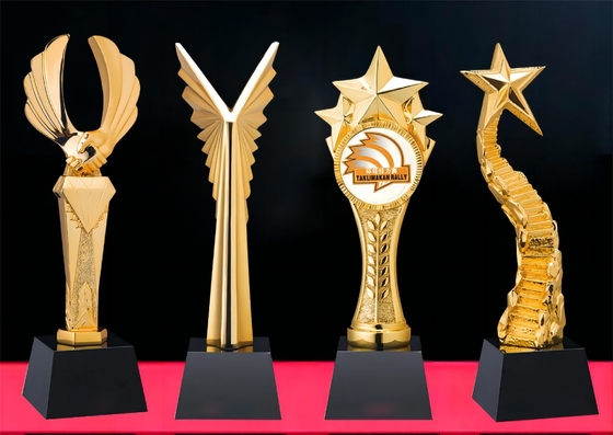Estilo de medalla Trofeos de resina personalizados Revestidos de oro o plata