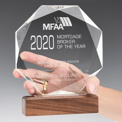 Trofeos de resina personalizados con base de madera Trofeo de cristal personalizado