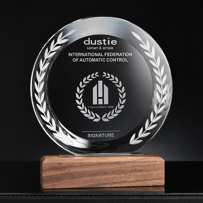 Trofeos de resina personalizados con base de madera Trofeo de cristal personalizado