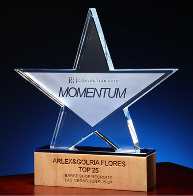 Trofeos de resina personalizados con base de madera Trofeo de cristal personalizado
