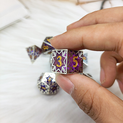 Resina púrpura y marco de metal de copo de nieve juego de rol de mesa específico juego de dados de múltiples lados