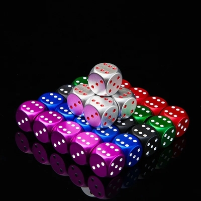 El juego de azar de aleación de aluminio color portable de aluminio redondeado en la esquina casino KTV juego de azar personalizado juego de dados de tallado