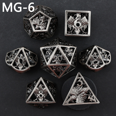 Conjunto de dados metálicos huecos poliedro personalizado de dados dragón y juego de mesa de dados de dragón