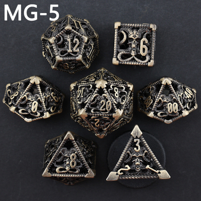 Conjunto de dados metálicos huecos poliedro personalizado de dados dragón y juego de mesa de dados de dragón